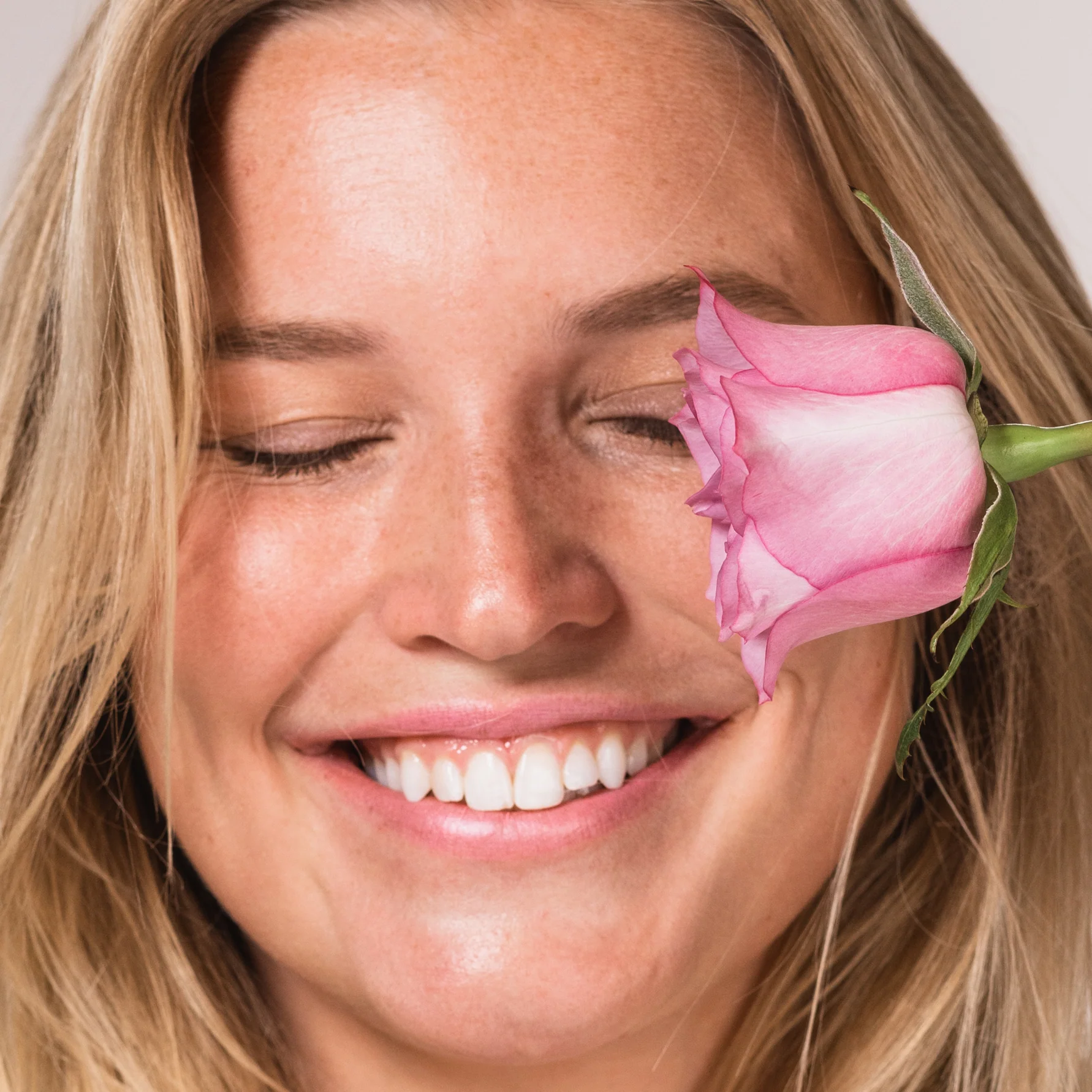 Full Bloom Sculpted Lipstick - Image 14