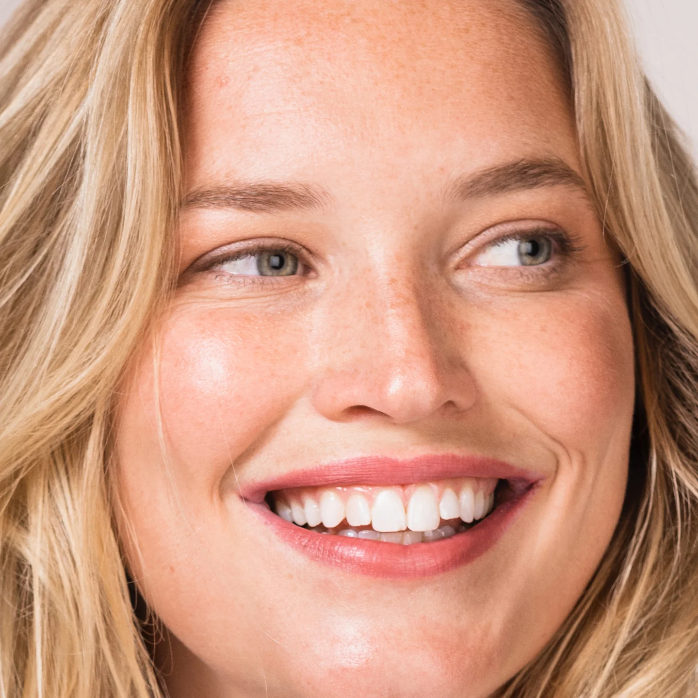 Full Bloom Sculpted Lipstick - Image 170